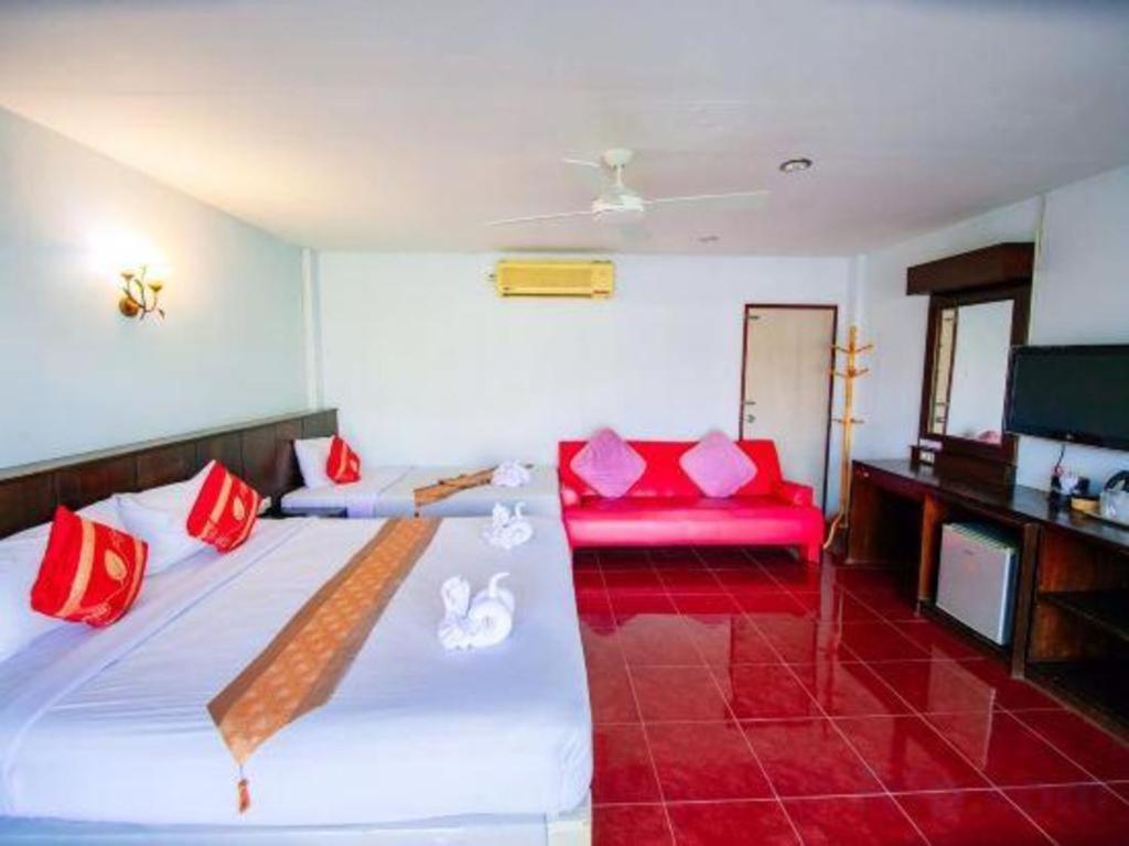 Отель Oyo 343 Wanna Marine Patong Экстерьер фото