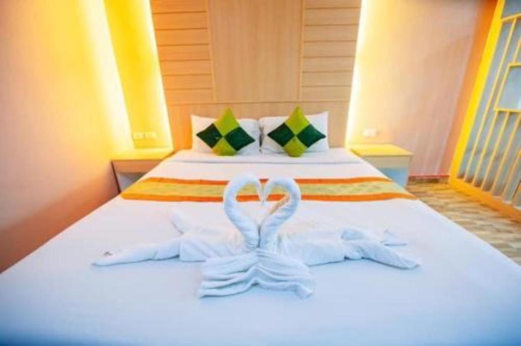 Отель Oyo 343 Wanna Marine Patong Экстерьер фото